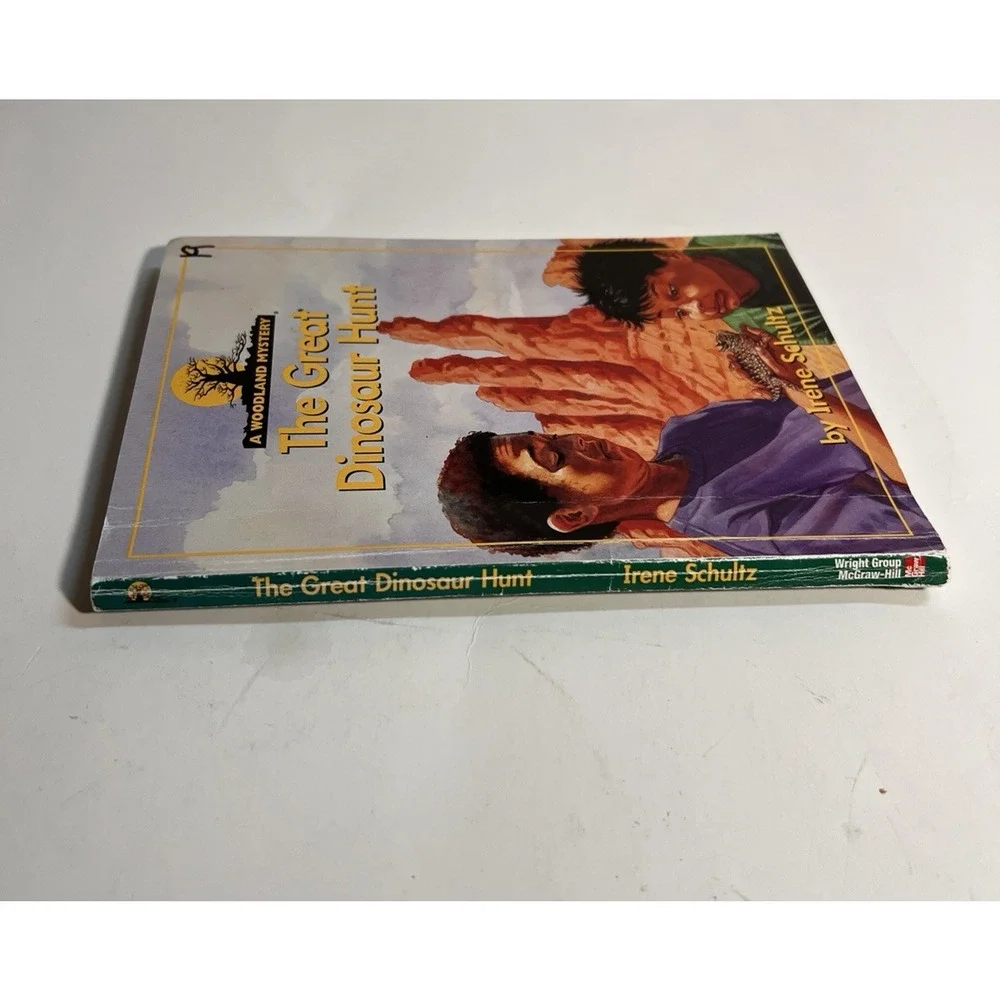 A Woodland Mystery: The Great Dinosaur Hunt (Paperback, 1996) By Irene Schultz